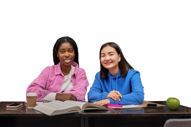 Mulheres de tiro médio a estudar.