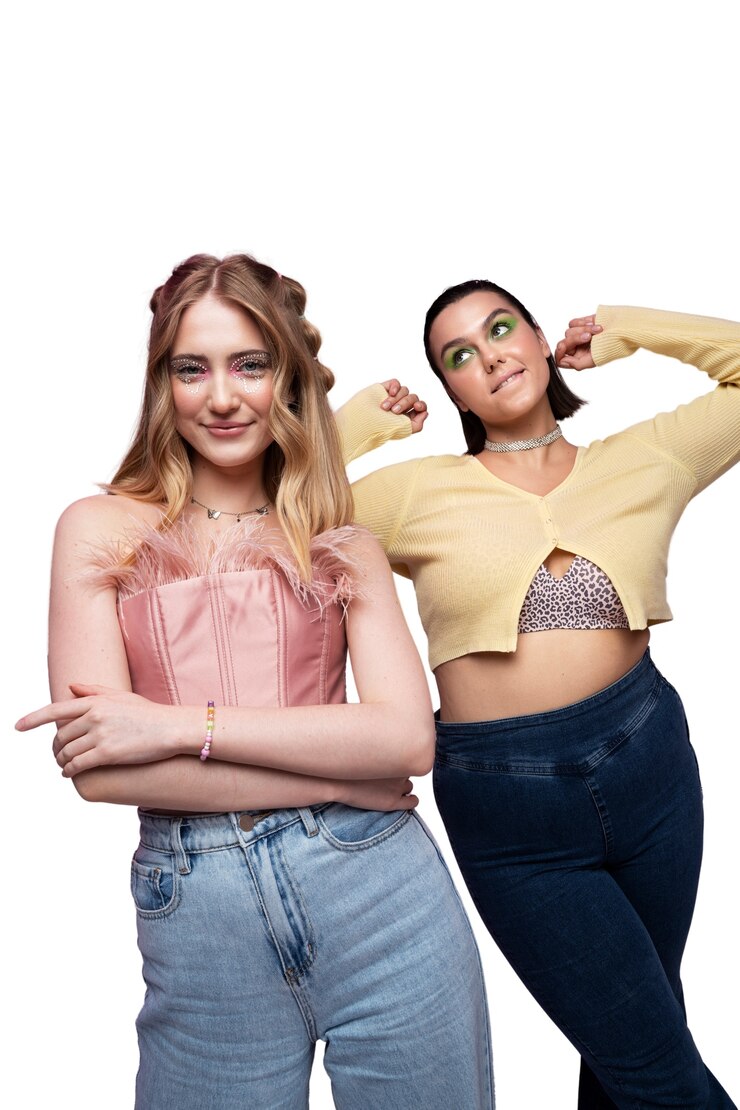 PSD grátis mulheres legais de tiro médio posando juntas