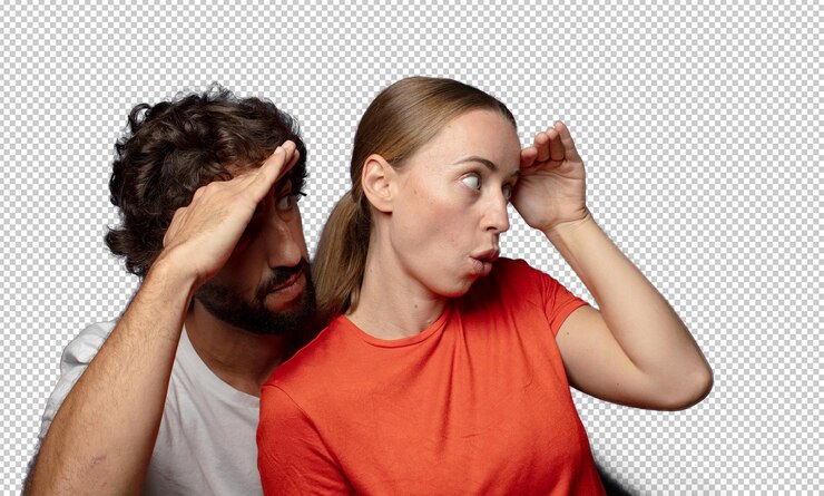 PSD grátis olhando perplexo e surpreso com a mão na testa olhando longe assistindo ou procurando