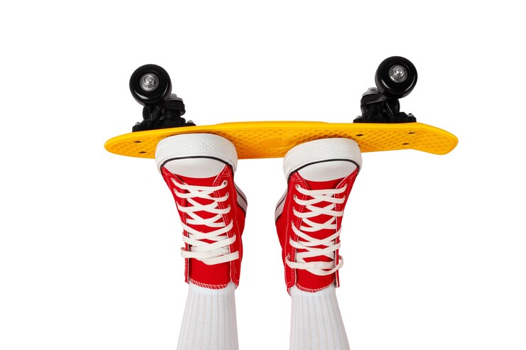 PSD grátis pessoa com skate e sapatos