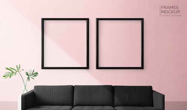 Quadros em uma parede rosa