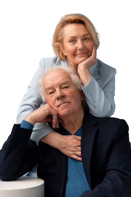Retrato de estúdio de amar o casal de idosos