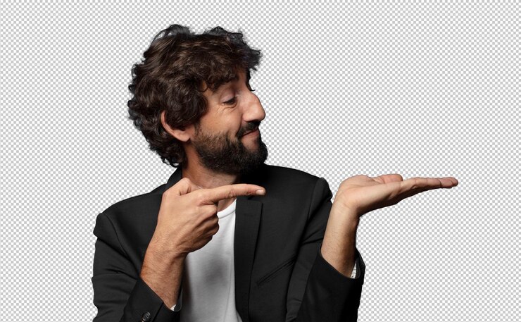 PSD grátis sorrindo sentindo-se feliz despreocupado e satisfeito apontando para o conceito ou ideia no espaço de cópia do lado