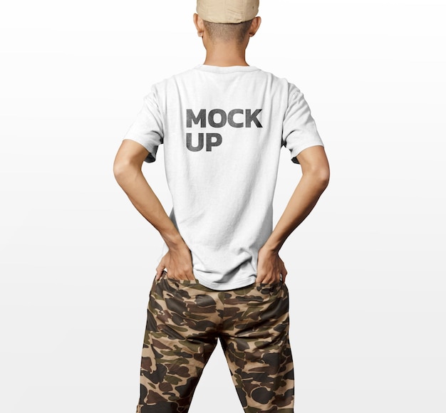 T-shirt virada para trás homem modelo maquete Psd Premium