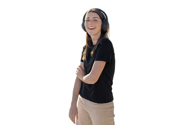 Tiro médio mulher usando fones de ouvido