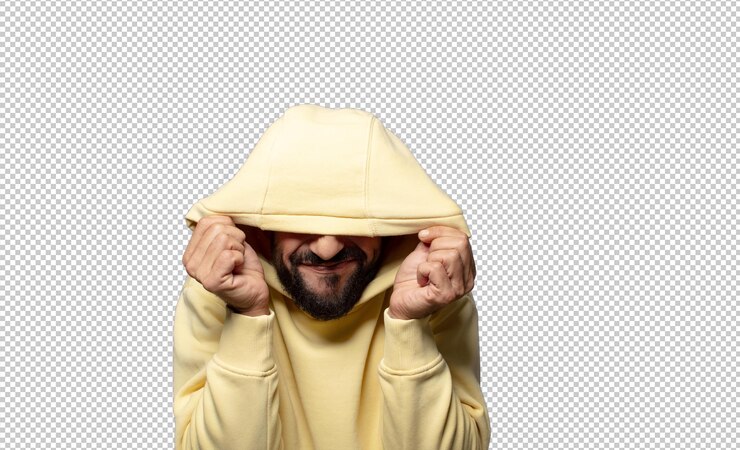 PSD grátis um homem com um capuz amarelo na cabeça está usando um capuz