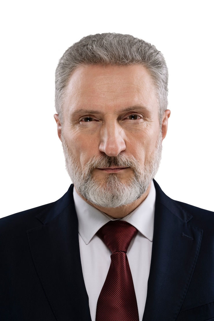 PSD grátis velho vestindo fantasia de negócios