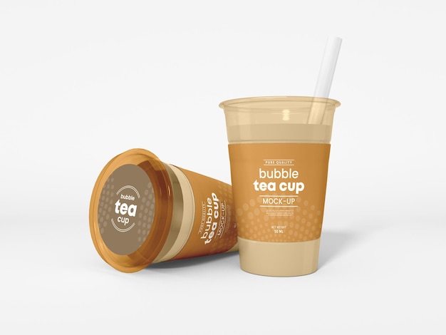 Xícara de chá de plástico transparente com maquete de palha