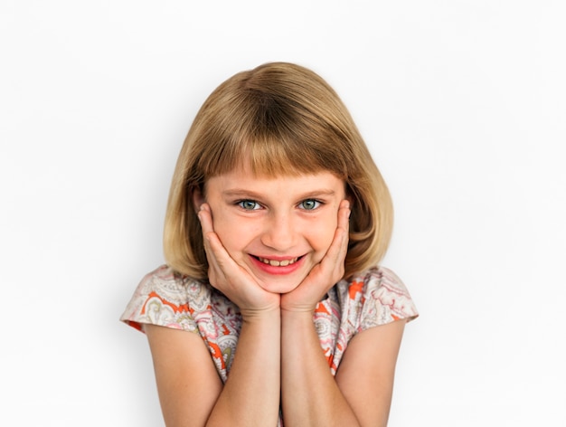 A criança alegre tem o conceito de sorriso do divertimento