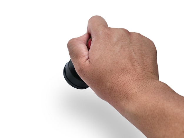 PSD a mão segura um selo de borracha redondo de mão vermelha, vista de cima isolada em branco