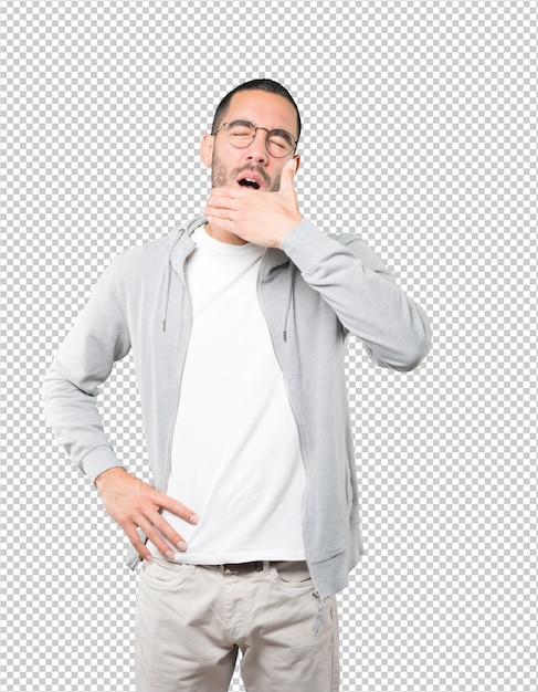 Aburrido gesto de bostezo joven