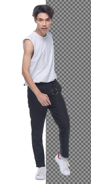 Adolescente de longitud completa 15s 20s Asian Boy use un vestido de chaleco y pantalones de mezclilla, aislado. Hombre delgado sano de pie y post mirada confiada a la cámara, pelo negro corto, fondo blanco de estudio