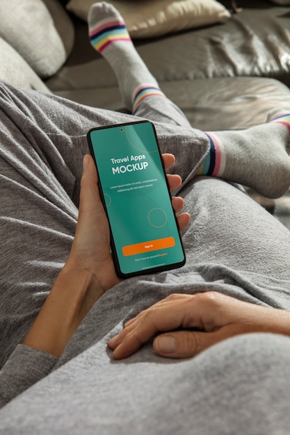 Adulte grand angle relaxant avec smartphone