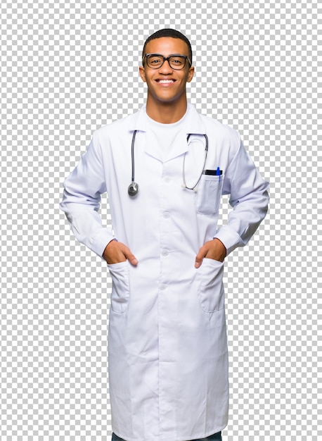 Afro americano homem jovem médico com óculos e feliz