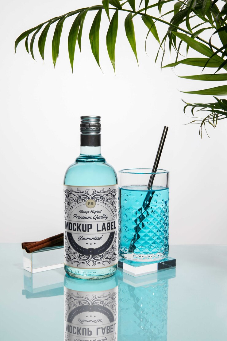 PSD ainda vida de garrafa de gin com maquete de rótulo