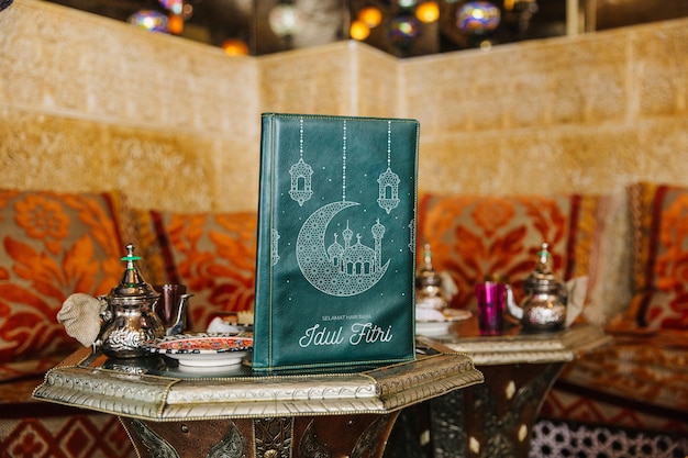 Ainda vida de maquete de menu no restaurante árabe