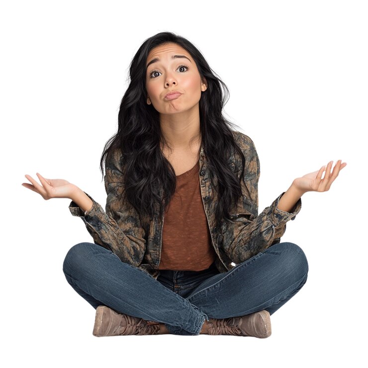 PSD alegre mujer latina riendo en el suelo capturando la emoción natural