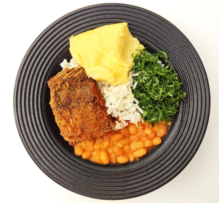 PSD almuerzo diario brasileño con ingredientes tradicionales