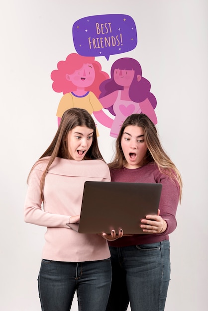Amigos entusiasmados con el día de la amistad.