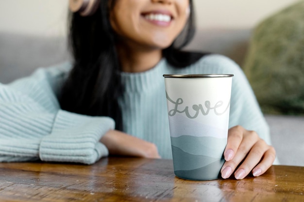 El amor es un modelo de taza reutilizable.