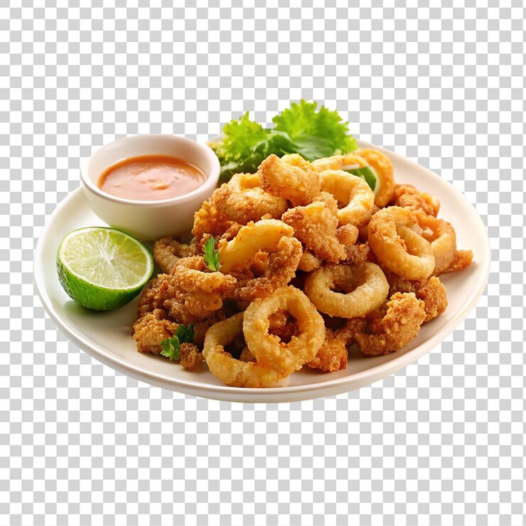 PSD anillos de calamares fritos con limón y perejil en un plato aislado sobre un fondo transparente