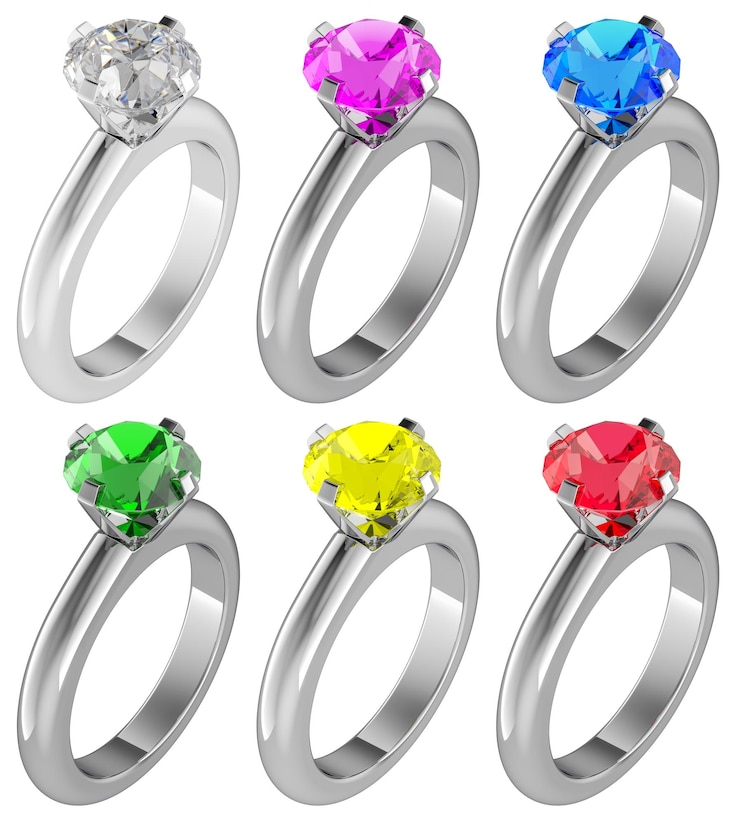PSD anillos de compromiso de platino con diferentes piedras preciosas en 3d aislados sobre un fondo transparente