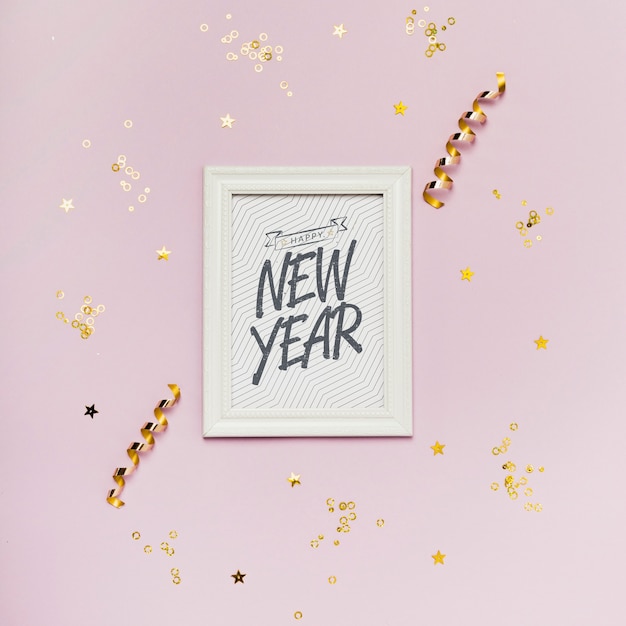 PSD año nuevo letras minimalistas en marco blanco
