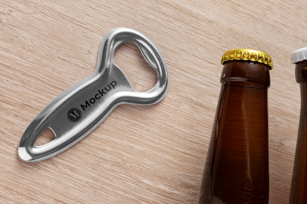 Apritore di bottiglie su modello di tavolo