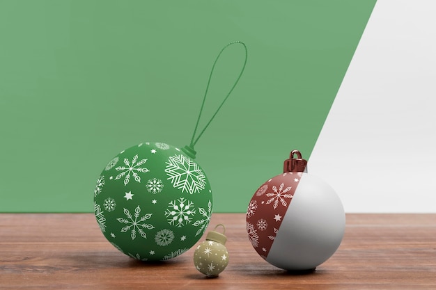 Arranjo de globos de natal decorados