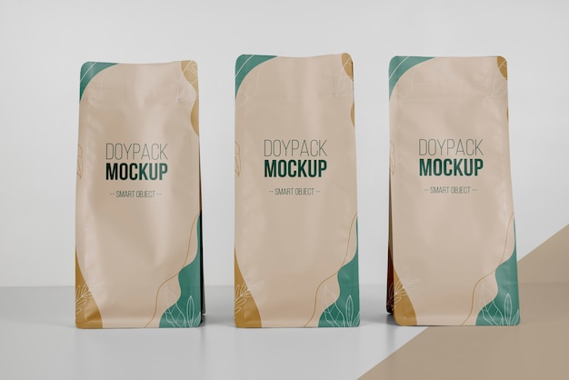 PSD arranjo minimalista do mock-up doypack