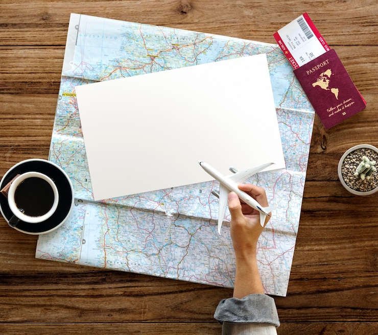 PSD asimiento de la mano plano de juguete pasaporte pasaporte mapa