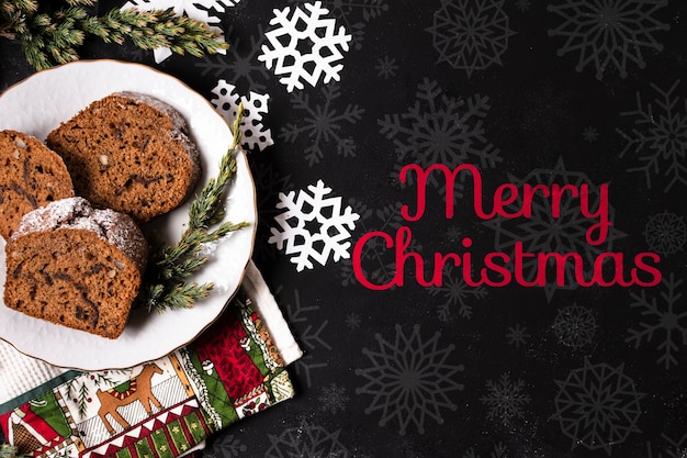 Assiette à biscuits cuits sur table pour Noël