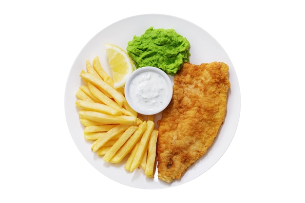 assiette de poisson et de frites avec des frites isolées sur un fond transparent vue de haut