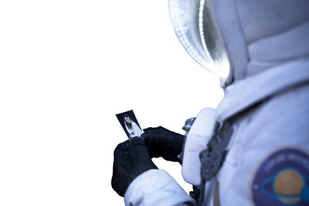 Astronauta vistiendo traje espacial