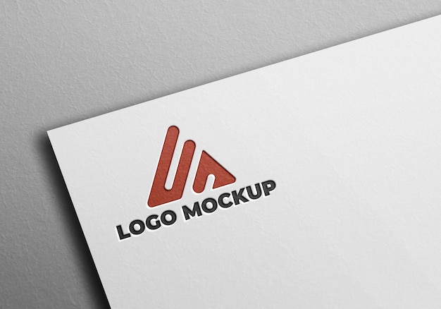 Attività di progettazione di logo mockup su carta bianca