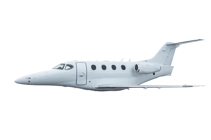 PSD l'avion blanc d'exécutif vole isolé