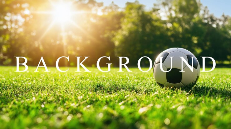 PSD ballon de football sur l'herbe verte avec le soleil qui brille