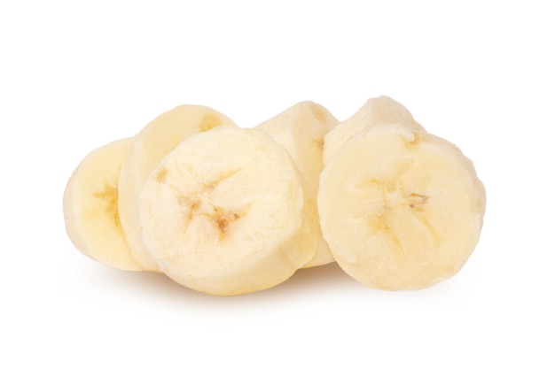 Banane crue fraîche coupée en morceaux Isolée