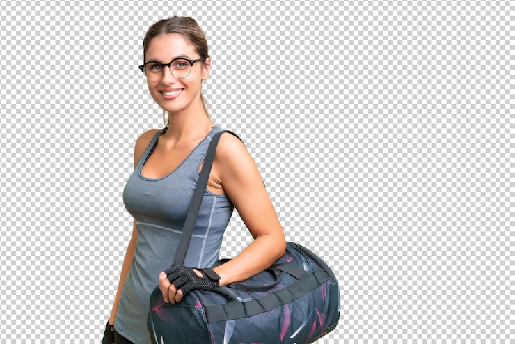 PSD bastante joven mujer deportiva uruguaya con bolsa deportiva sobre fondo aislado con expresión feliz