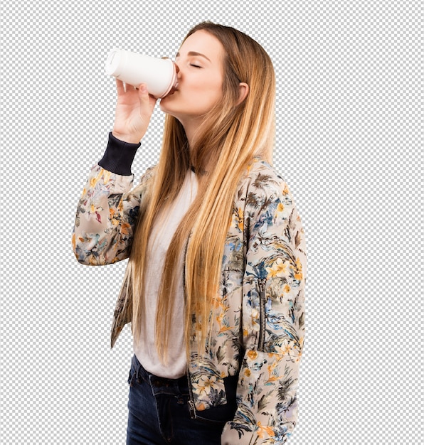 Bastante joven tomando un café