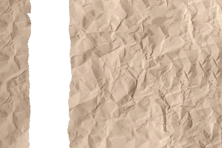 PSD beige zerrissenes papier mit zerknitterter kante