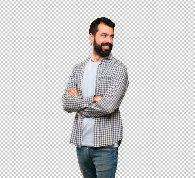 Bel homme à la barbe avec les bras croisés et heureux