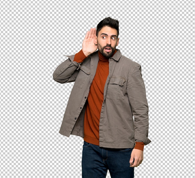 PSD bel homme à la barbe écoutant quelque chose en mettant la main sur l&#39;oreille