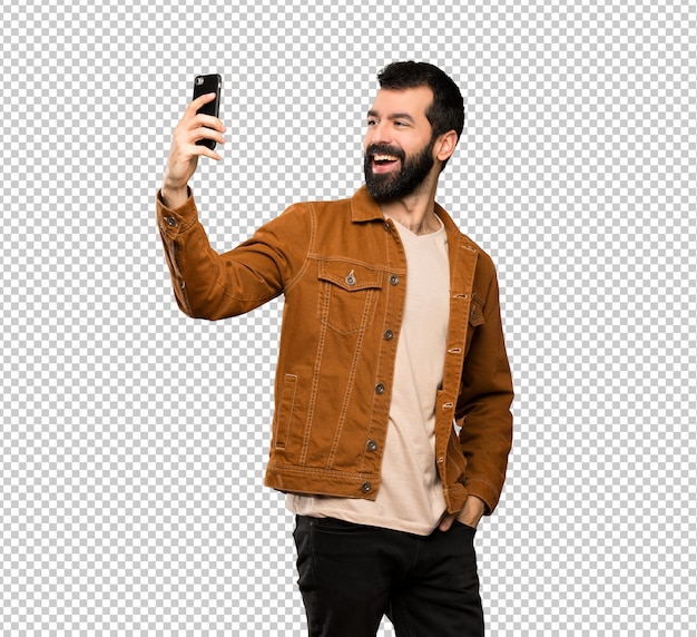 PSD bel homme à la barbe faisant un selfie