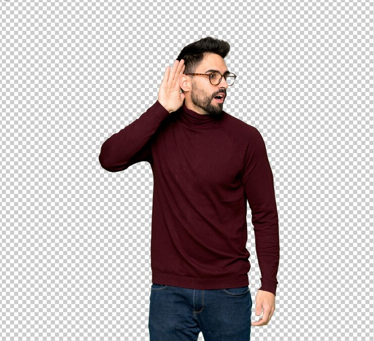 PSD bel homme avec des lunettes écouter quelque chose en mettant la main sur l&#39;oreille