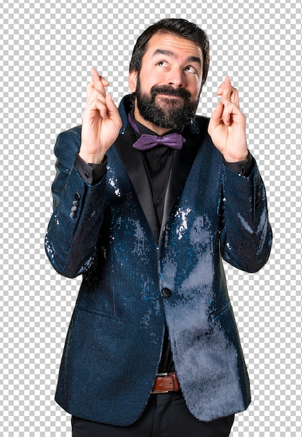 PSD bel homme avec veste à paillettes avec ses doigts qui se croisent