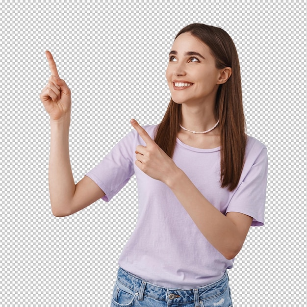 Une belle fille pleine d'espoir pointant vers le coin supérieur gauche avec un visage souriant heureux avec un article en vente sur blanc