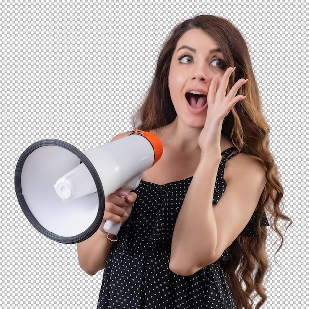 Belle jeune fille en robe à pois tenant un mégaphone criant avec la main près de la bouche debout sur fond blanc