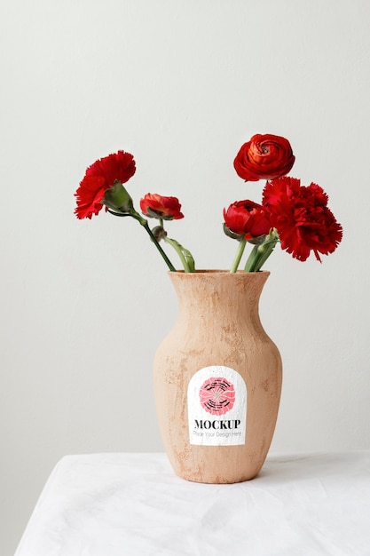 PSD belles fleurs rouges dans un vase