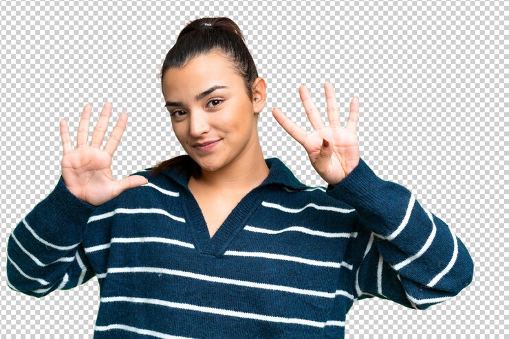 PSD la belleza joven sobre el fondo de la llave de croma aislada contando nueve con los dedos